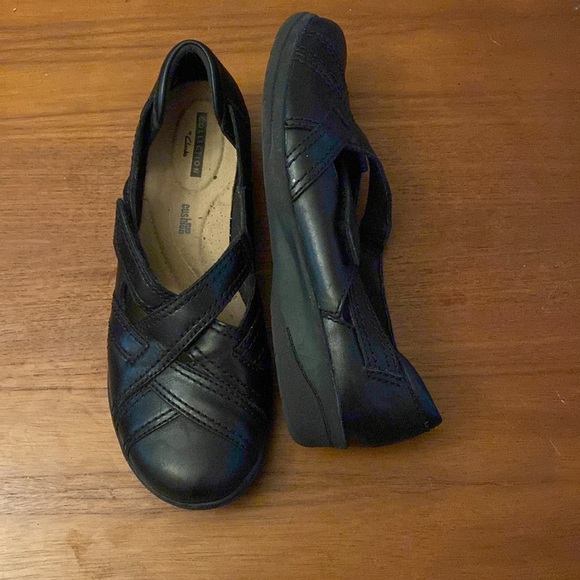 Sale 🌹Clarks Collection Black Flats with Velcro 8.5 - Picture 5 of 8